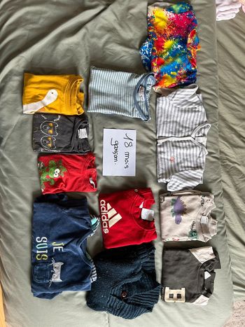 Lot de 27 vêtements enfants garçon - taille 18 mois - toutes marques