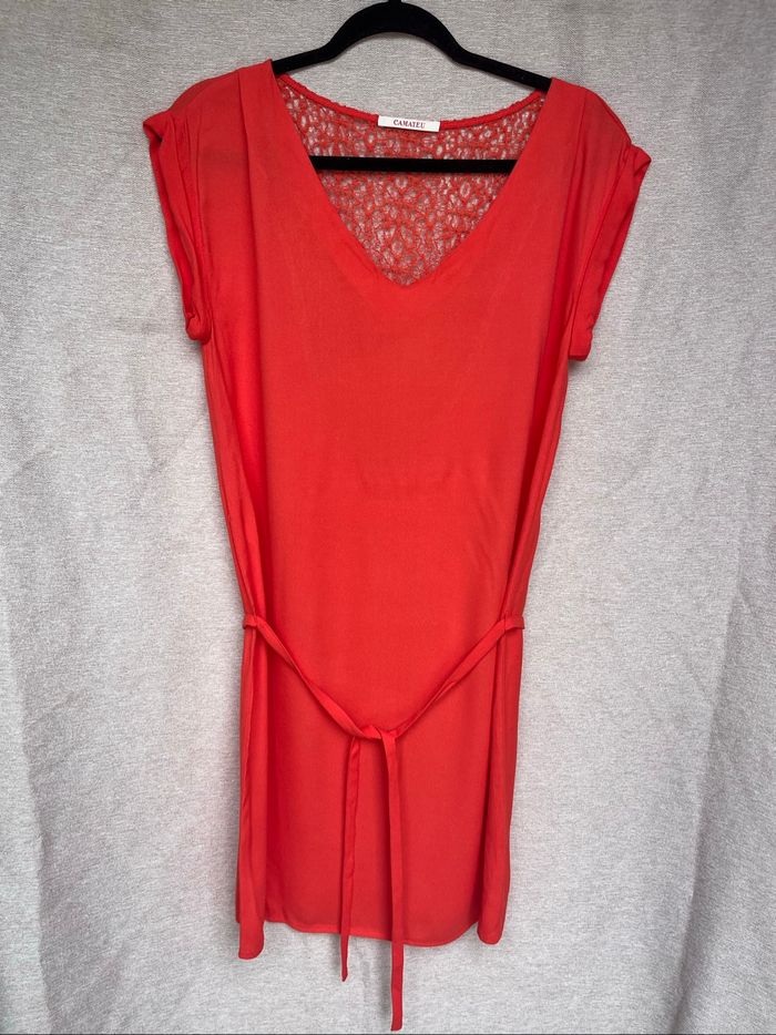 Robe d’été corail dos en dentelle taille 36