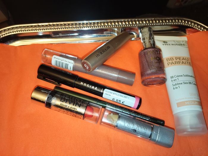 LOT DIVERS COSMÉTIQUES - photo numéro 2