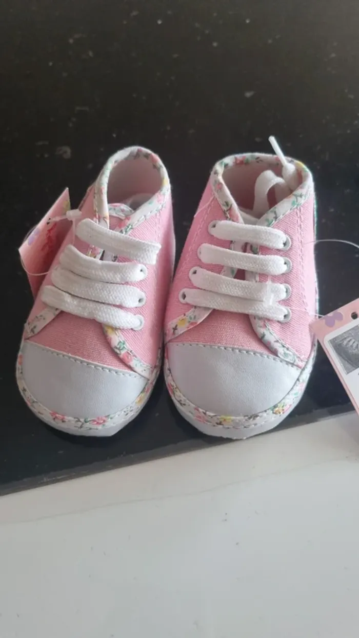 Chaussures bébé fille NEUVE