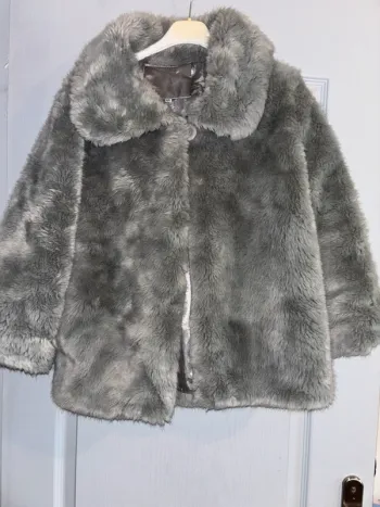 Blouson ( veste ) en fausse fourrure taille M/L