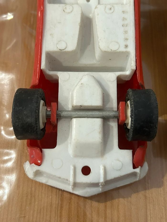 Lot de 2 anciennes chevrolets corvette Tonka en plastique  jaune et rouge 1/24 1970 - photo numéro 10
