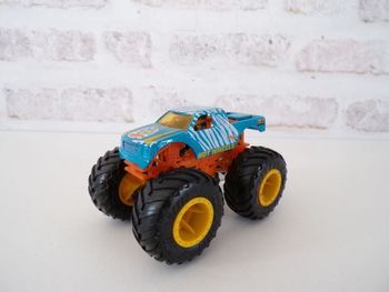 Monster trucks - Hot wheels - 68 (J12)