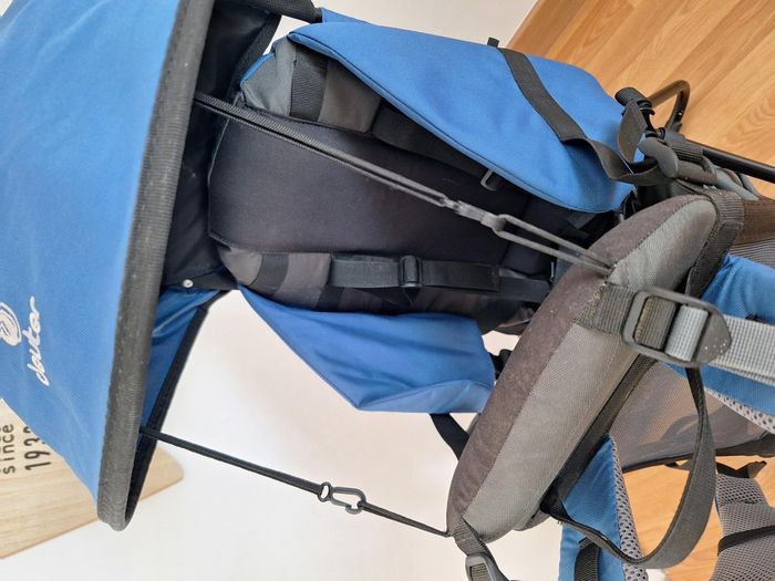 Porte bébé deuter kid aircomfort avec repose-pieds - photo numéro 2