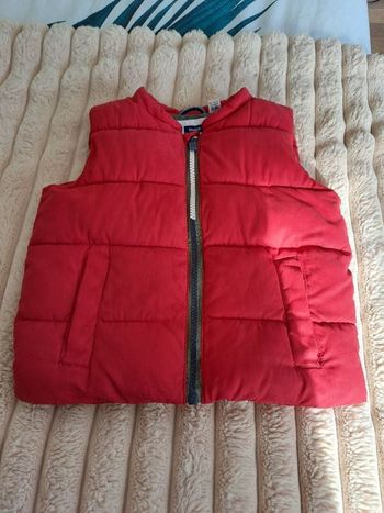doudoune sans manche rouge okadi 3 ans
