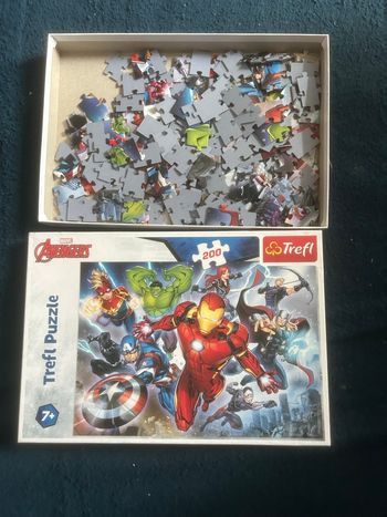 Puzzle avengers complet enfant  neuf 