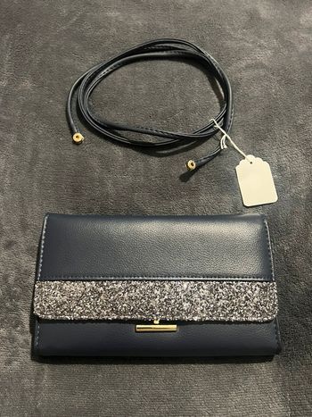 Grand porte feuille / monnaie bleu foncé et paillettes à bandoulière neuf