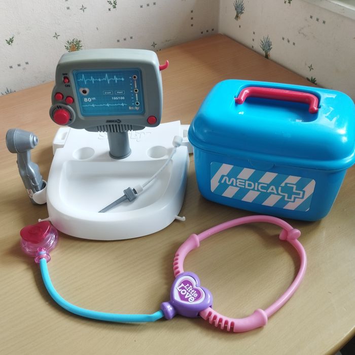 Valise de docteur et plateau sonores et ses accessoires