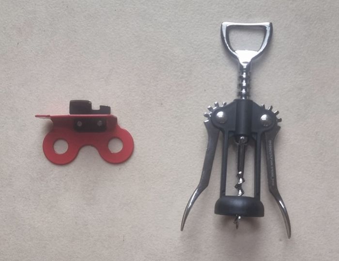 Tire bouchon et petit ouvre boîte