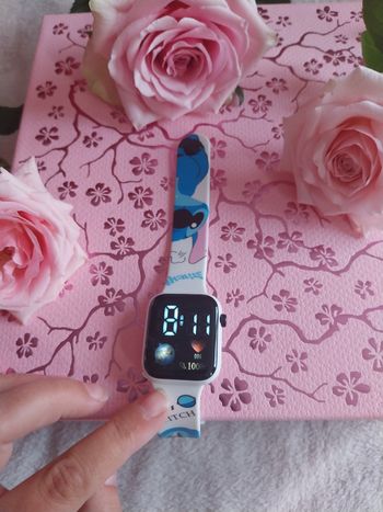 Montre électronique stitch