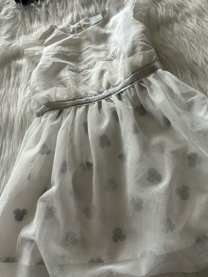 Très belle robe blanche 🥰 taille 18 mois Disney minnie - photo numéro 3