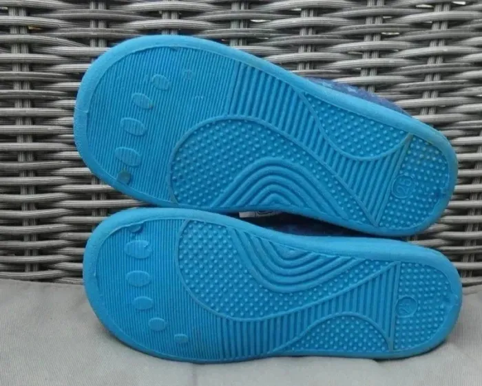 Jolis chaussons étoilés garçon T25 neufs - photo numéro 6