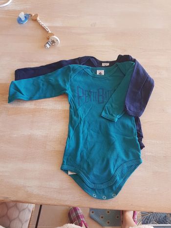 Lot de 3 bodys petit Bateau 9 mois