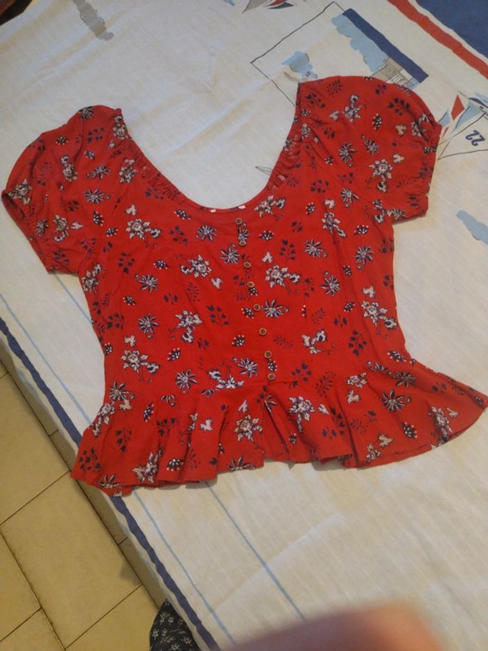 Blouse rouge ,boutonnage devant. Taille 38 - photo numéro 5