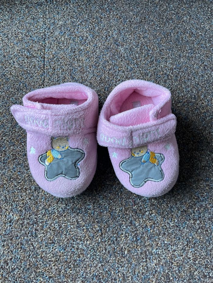 Pantoufles taille 24 fille