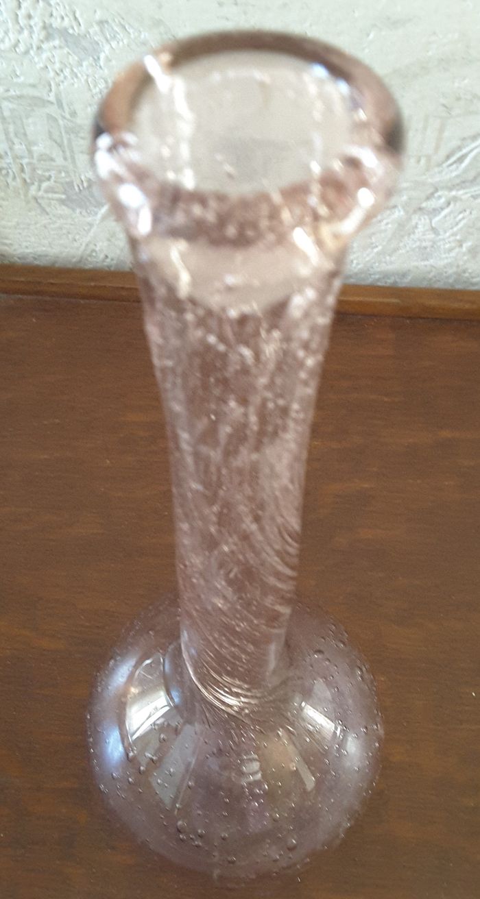 Soliflore en verre soufflé rose signé BIOT - photo numéro 2