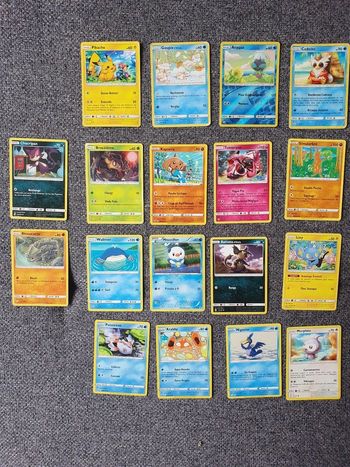 Lot de 18 cartes Pokemon "base"