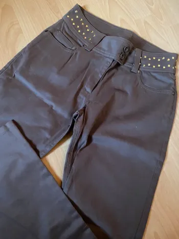 Pantalon ceinture cloutée