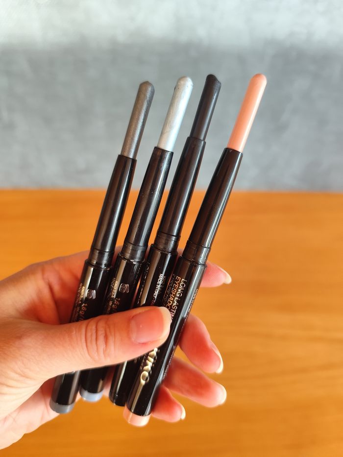 Lot de 7 ombres à paupière en stick Kiko - photo numéro 5