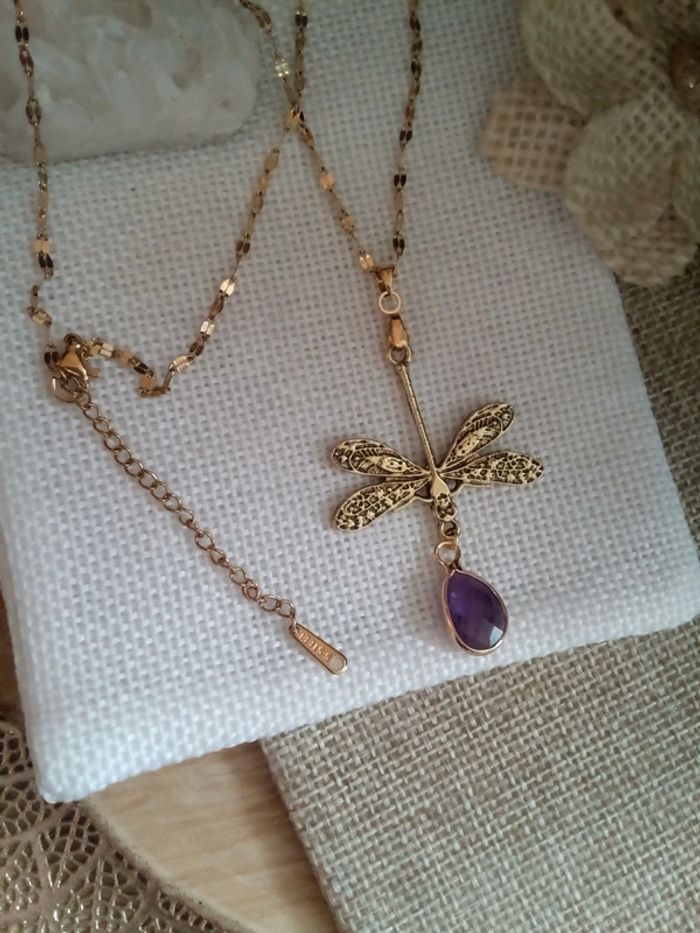 Collier libellule pierre améthyste à facettes sertie