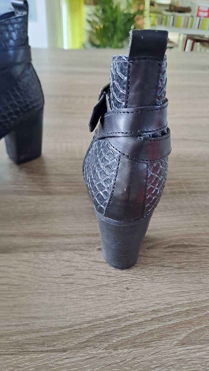 Jolie paire de bottines - photo numéro 3
