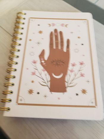 Carnet main