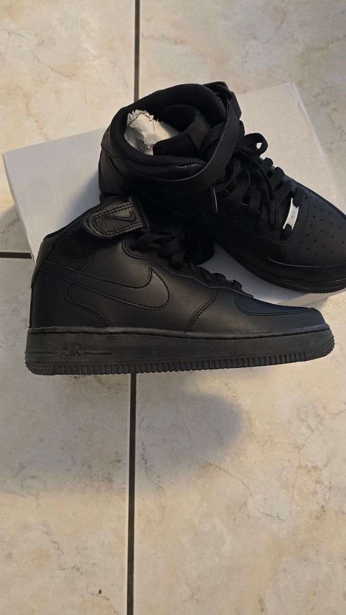 (Neuves non portées) 🏷🥰😍 superbes  baskets NIKE  AIR FORCE ONE Pointure 37.5 unisex 😍🥰 - photo numéro 3