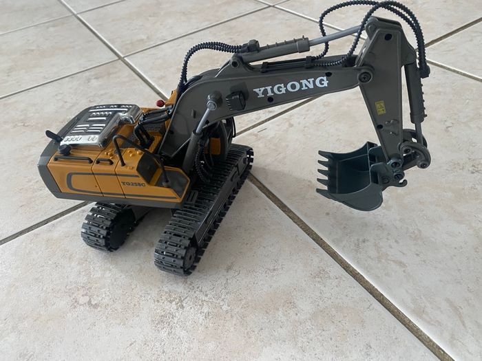 Pelleteuse telecommande avance recule tourne pivote bras articulé - photo numéro 8