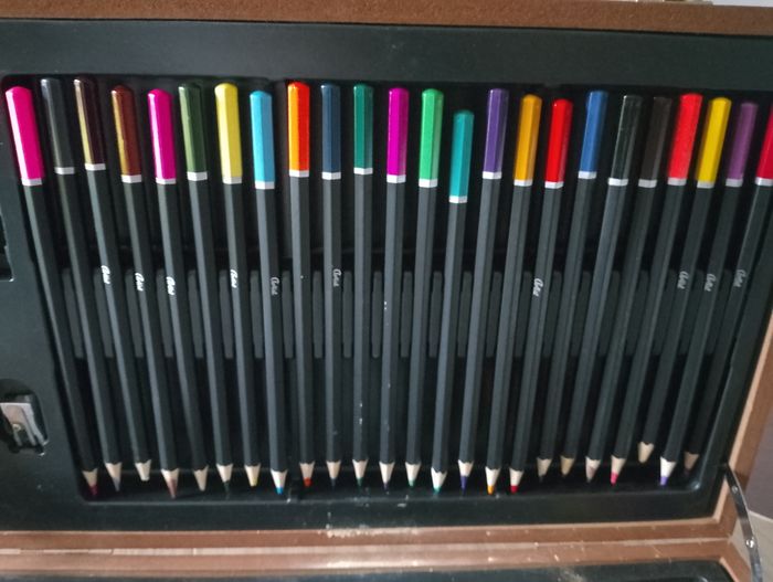 Malette de crayons et peintures pour le dessin - photo numéro 2