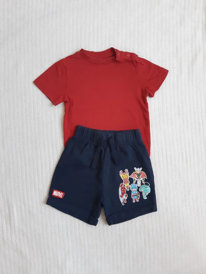 Tenue tee-shirt rouge et short Mickey 9/12 mois