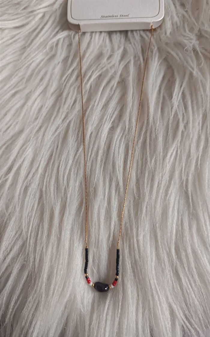 Collier avec perles et pierre, doré en acier inoxydable ajustable Neuf avec étiquette - photo numéro 2