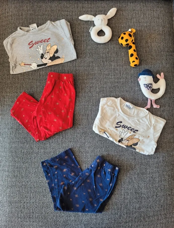 Lot 2 pyjamas Minnie 3 ans