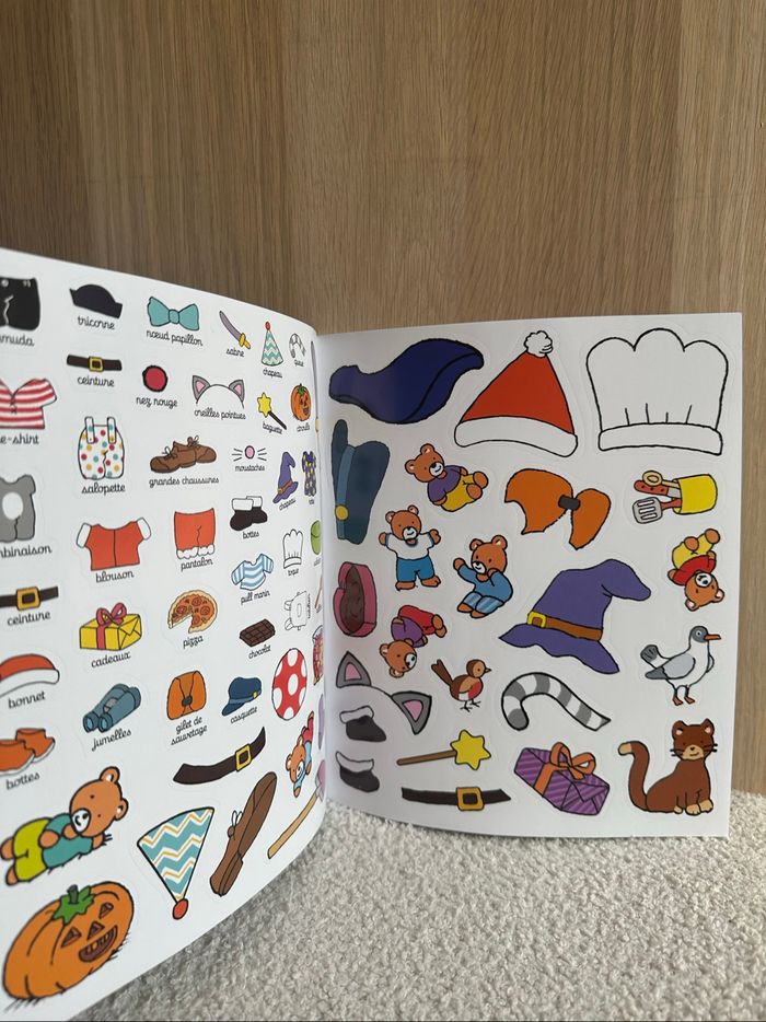 Cahier d’autocollants t’choupi se déguise - photo numéro 3