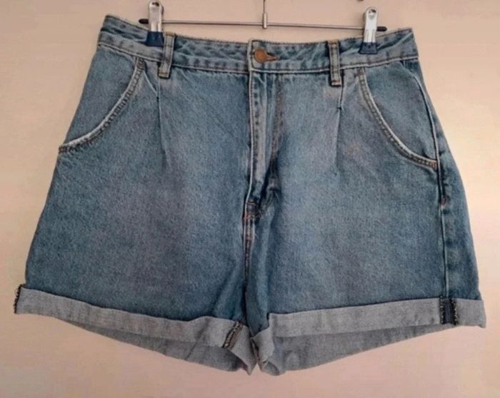 Short jean mum