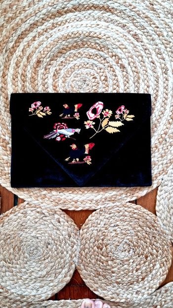Pochette noire velours brodée Marie elie