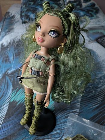 Poupée rainbow hight Olivia 