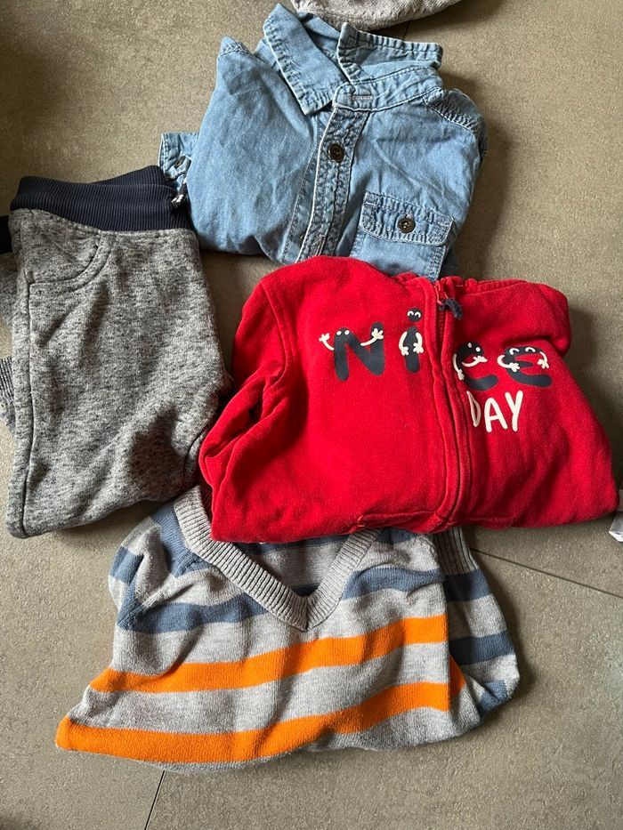 Lot 4 vêtements 18 mois