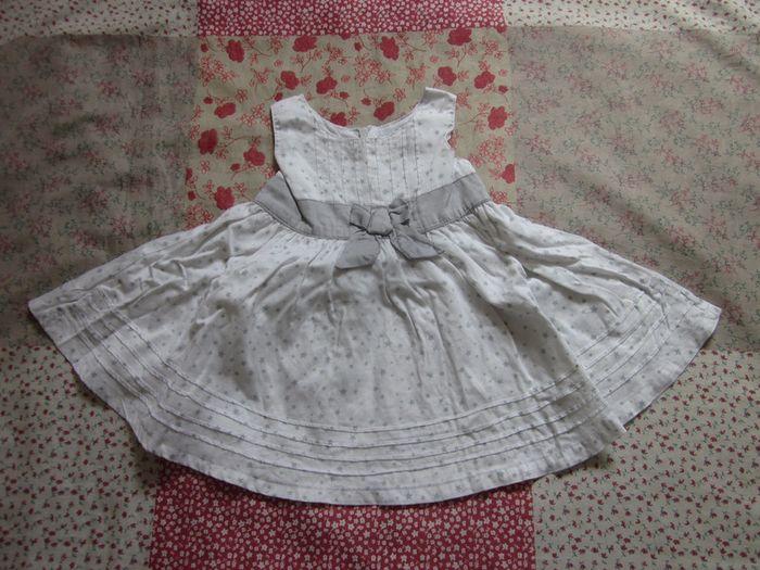 Robe sans manches blanche et grise 3 mois