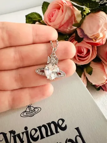 🇯🇵Collier Vivienne Westwood – Cœur argenté & logo Orbite – Édition iconique