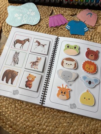 Livret d’activités avec pièces à scratch