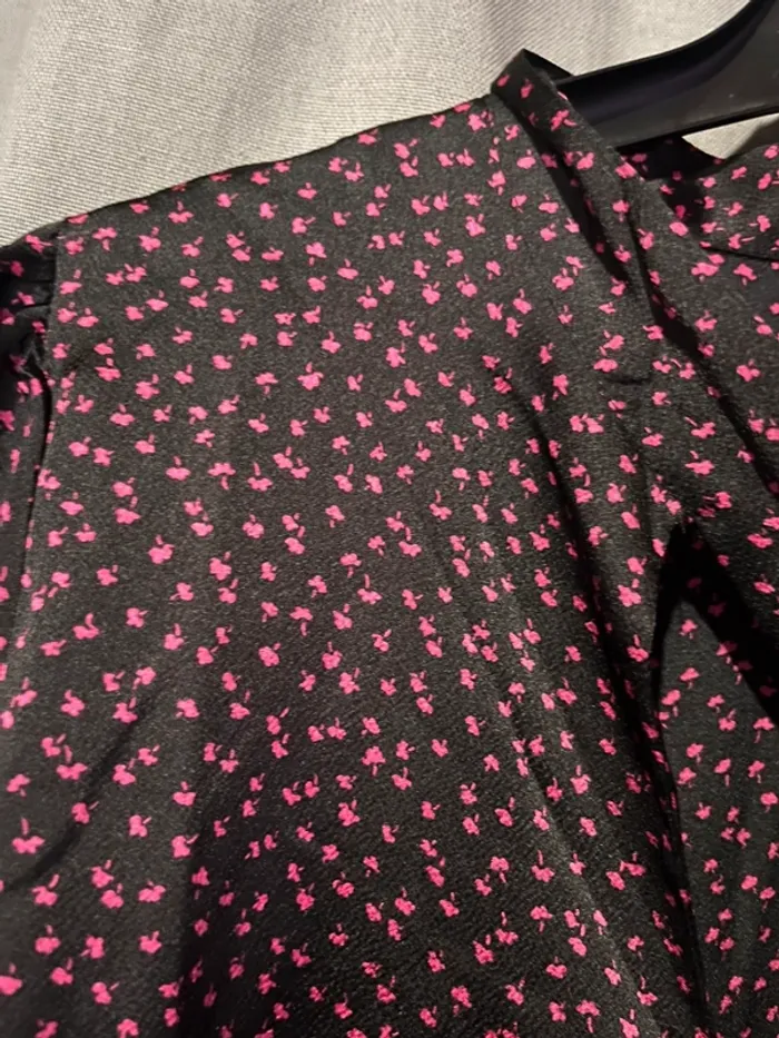 Blouse motif rose et noir - photo numéro 2