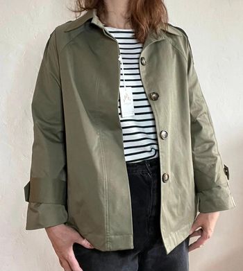 Trench court veste manteau coupe vent kaki Attrait Paris Taille L – Neuf avec étiquette
