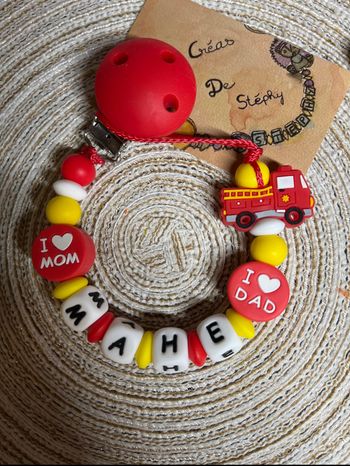 Attache tétine pompier