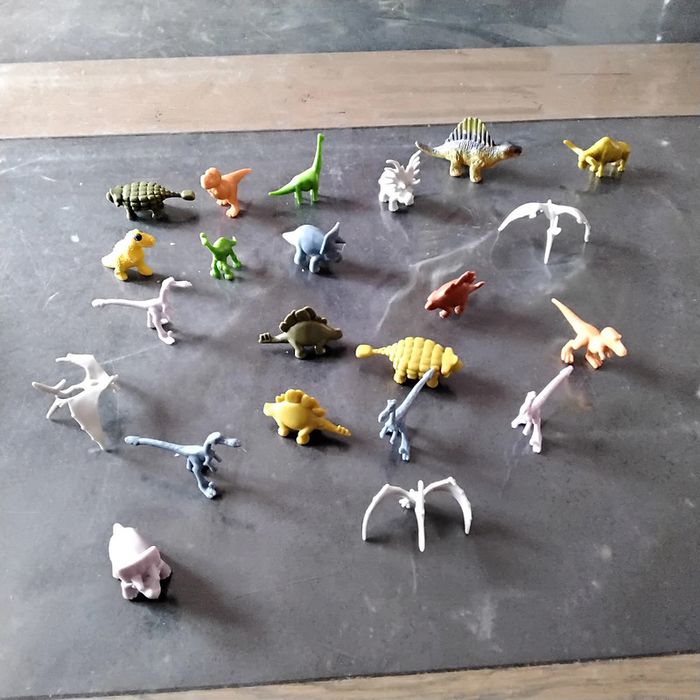 Lot de 22 mini dinosaures