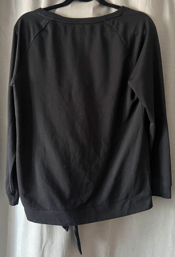 Pull sweat noir nouée sur le devant marque esmara neuf et étiqueté taille M ( 38/40 ) - photo numéro 2