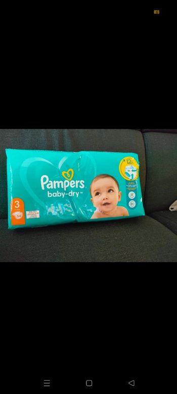 Couches Pampers  taille 3