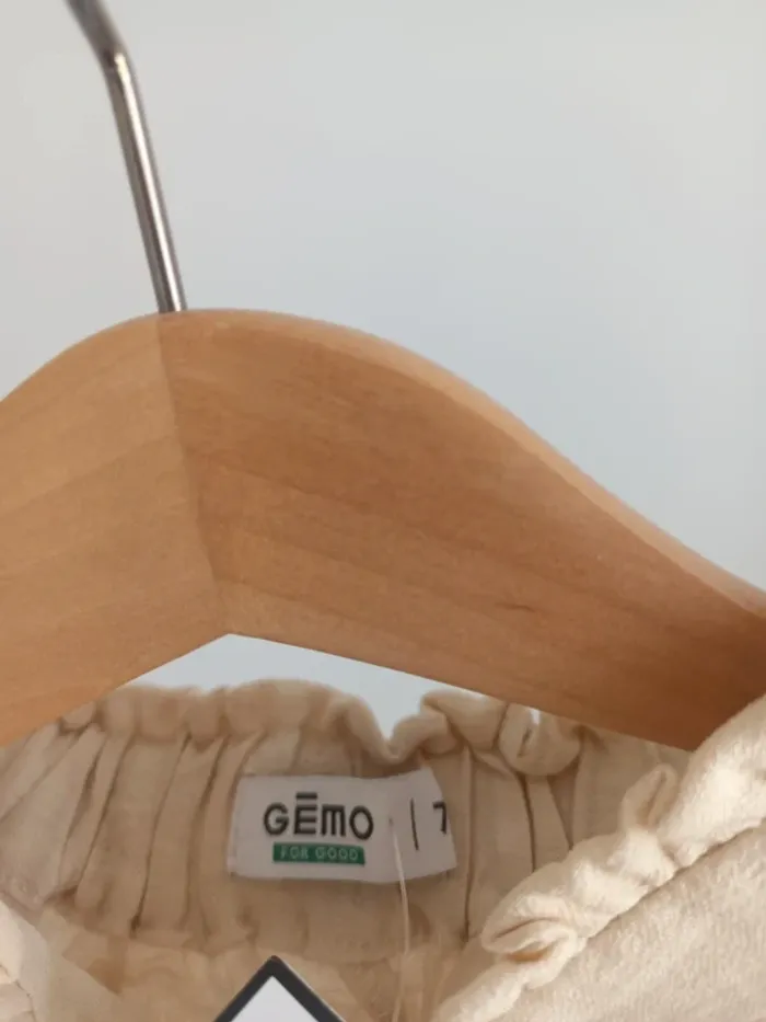 Short beige fluide taille élastique réglable 7 ans neuf avec étiquette 🏷 - photo numéro 4