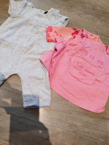 Le vêtements bébé fille était 3 mois