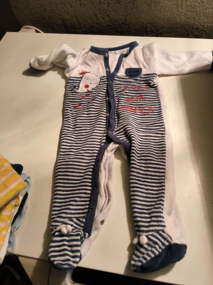 6 pyjamas 9 mois - photo numéro 7