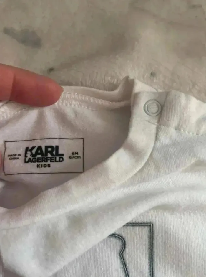 Ensemble Karl Lagerfeld taille 6 mois - photo numéro 4
